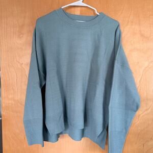 Beautiful green sweater super soft